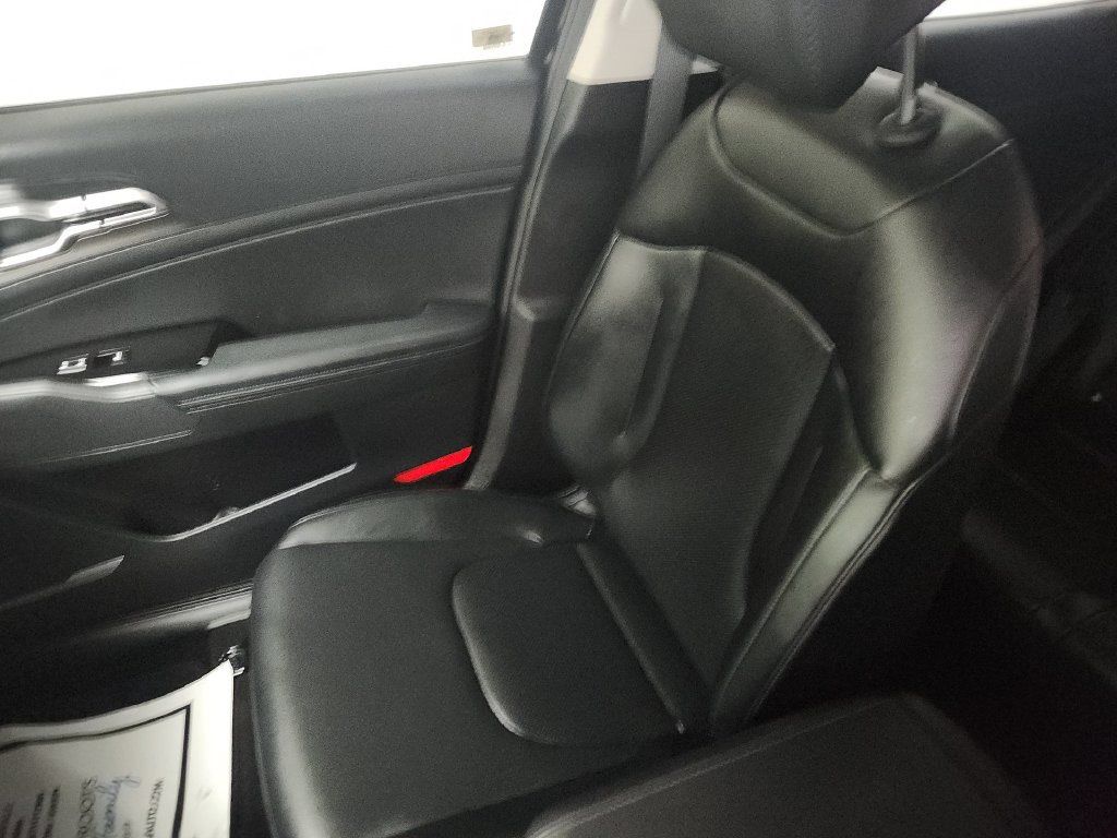 Used 2025 Kia Sportage EX FWD image 29