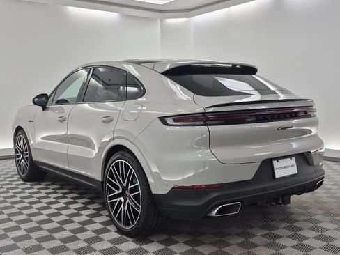Used 2026 Porsche Cayenne E-Hybrid Coupe AWD/4WD image 3