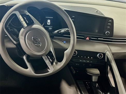 Used 2023 Hyundai Elantra SEL image 13