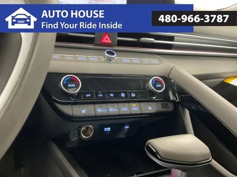 Used 2025 Hyundai Elantra SEL image 24