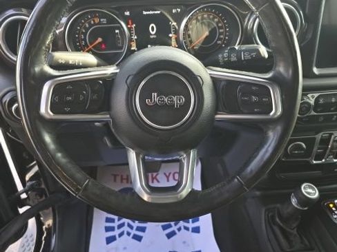 Used 2019 Jeep Wrangler Unlimited Sahara w/ Dual Top Group AWD/4WD image 12
