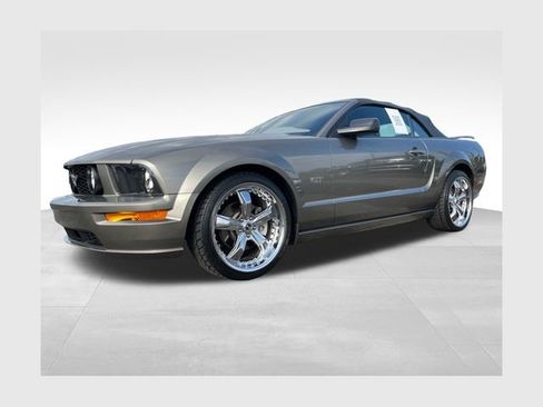 Used 2005 Ford Mustang GT RWD image 1