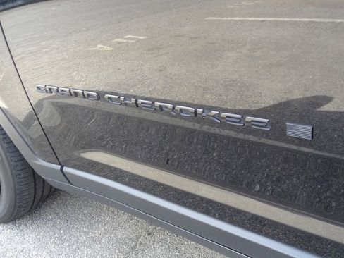 Used 2024 Jeep Grand Cherokee L Laredo image 12