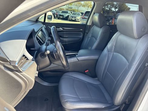 Used 2019 Buick Enclave Essence image 10