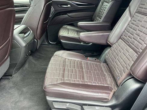 Used 2022 Cadillac Escalade Premium Luxury Platinum image 18