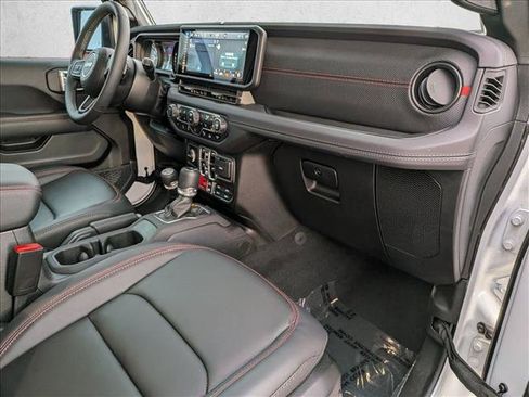 Used 2025 Jeep Gladiator Rubicon AWD/4WD image 30