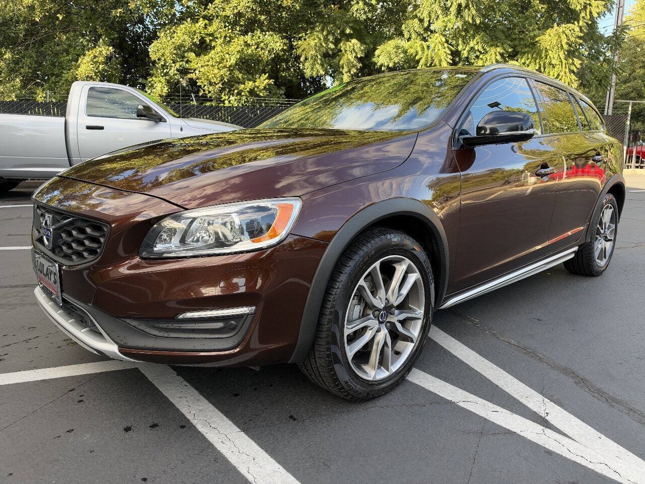Used 2017 Volvo V60 T5 Cross Country Platinum w/ Climate Package AWD/4WD image 1