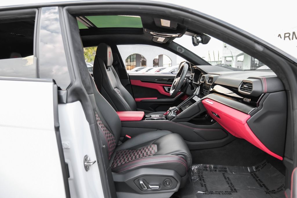 Used 2022 Lamborghini Urus AWD/4WD image 43