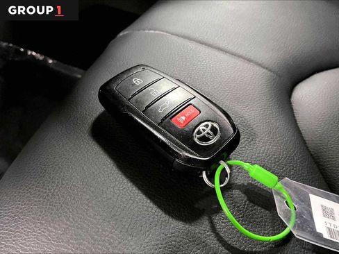 Certified 2025 Toyota Highlander XLE AWD/4WD image 15