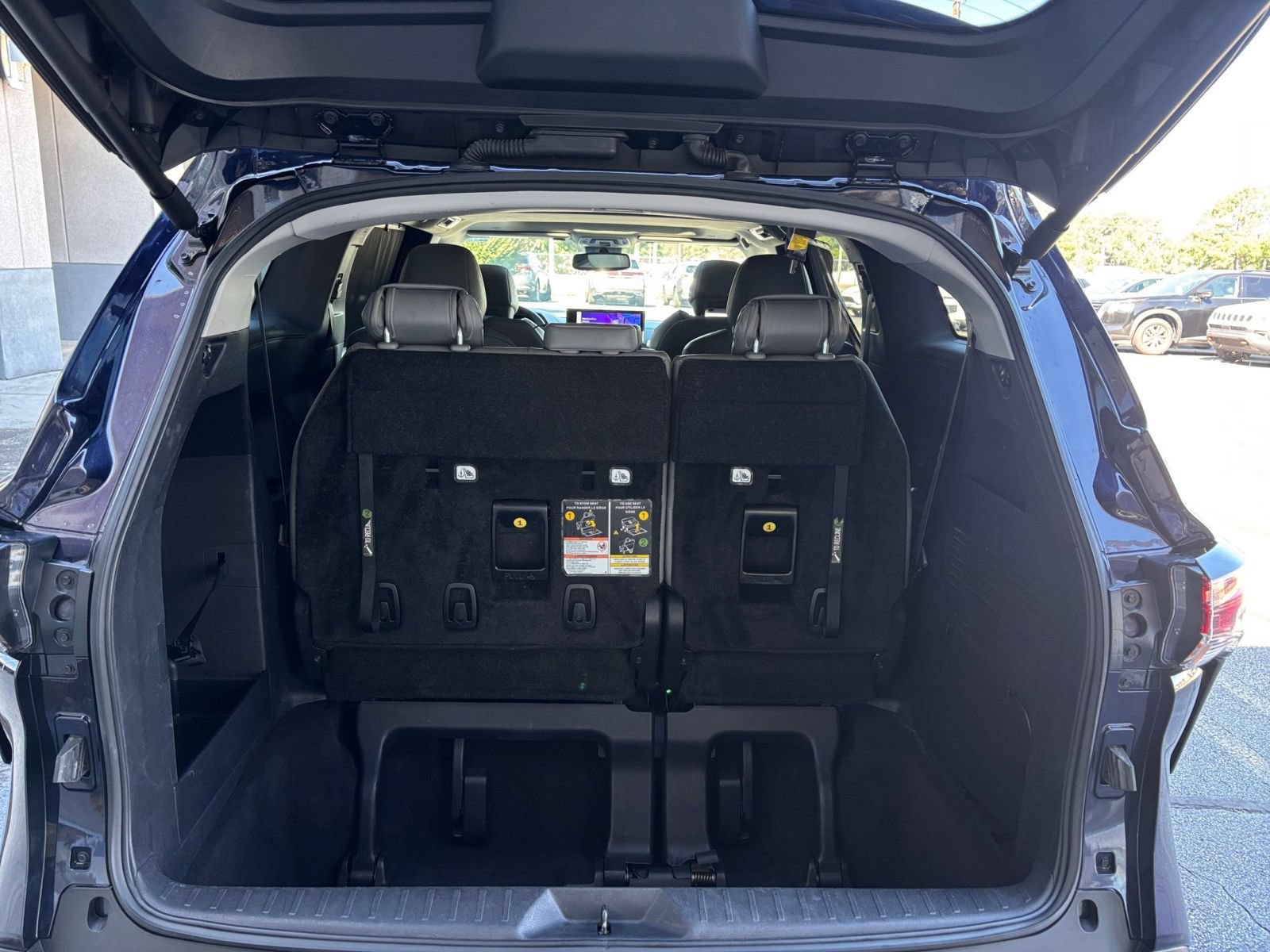 Used 2025 Toyota Sienna XLE FWD image 33