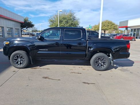 Used 2023 Toyota Tacoma SR image 3