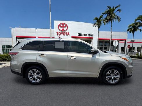 Used 2015 Toyota Highlander XLE FWD image 8
