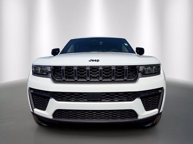New 2026 Jeep Grand Cherokee Altitude RWD image 2