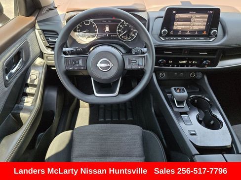 Used 2023 Nissan Rogue SV image 15