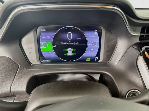 Used 2022 Chevrolet Bolt EUV LT w/ Comfort Package FWD image 12