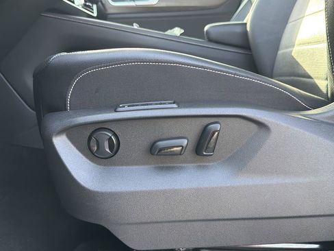 Used 2024 Volkswagen Atlas SEL AWD/4WD image 24