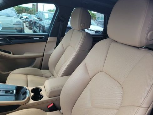 Used 2024 Porsche Macan AWD/4WD image 17