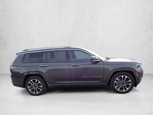 Used 2022 Jeep Grand Cherokee L Overland w/ Luxury Tech Group IV AWD/4WD image 5