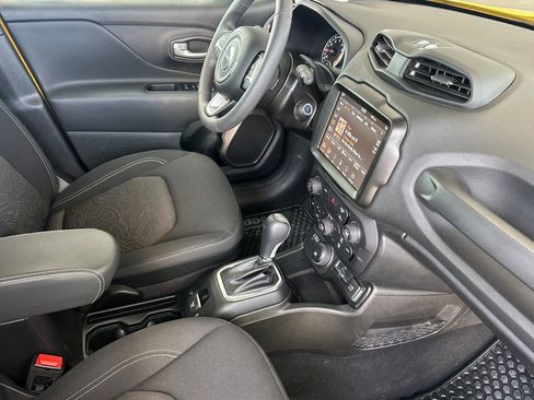 Used 2023 Jeep Renegade Latitude AWD/4WD image 16