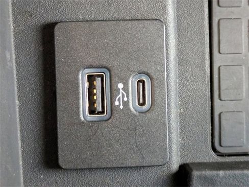 Used 2022 Ford F250 Lariat w/ Black Appearance Package image 23