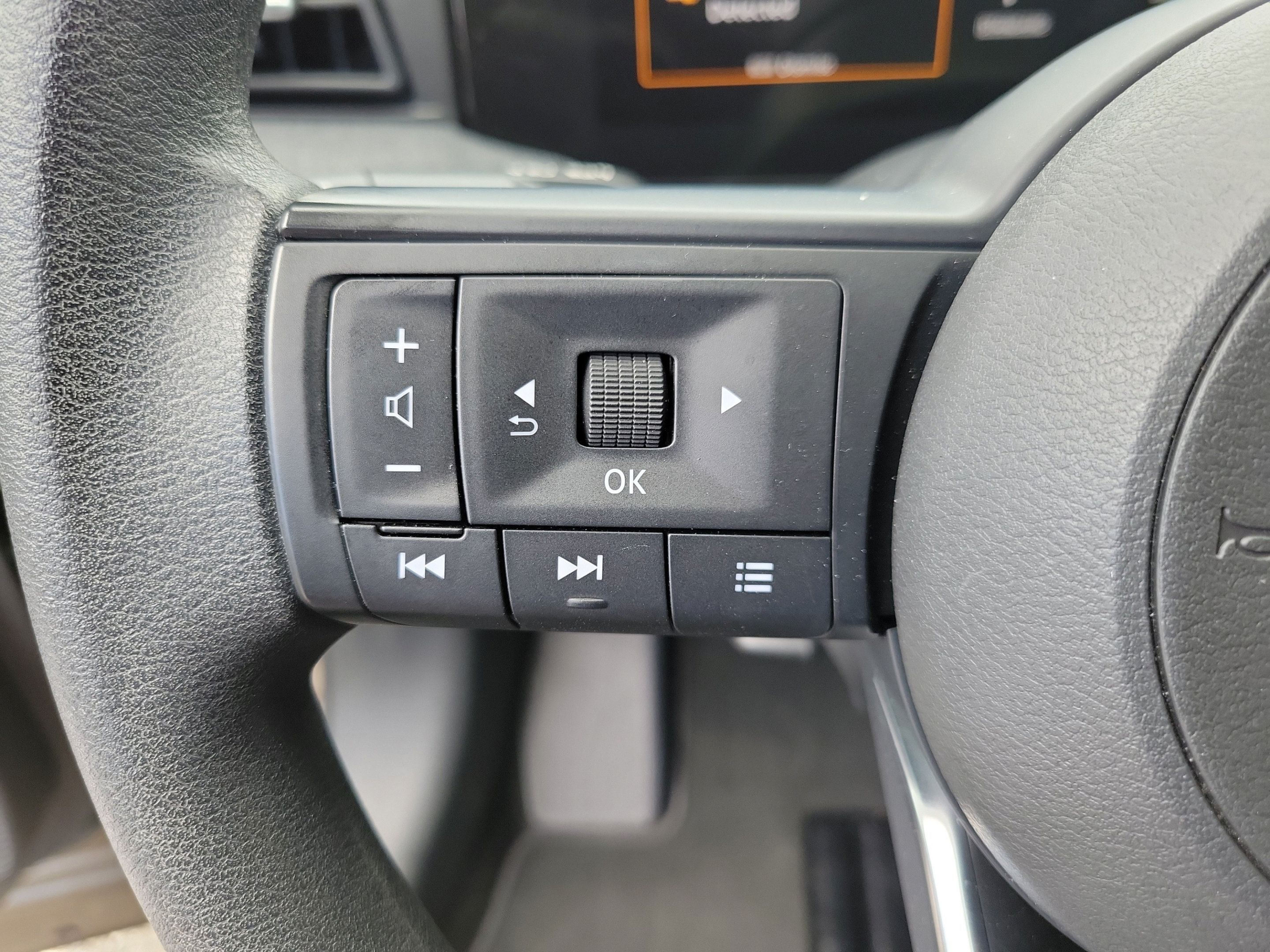 Used 2025 Nissan Kicks SV FWD image 22