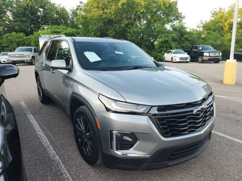 Used 2023 Chevrolet Traverse RS FWD image 4
