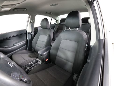 Used 2017 Kia Forte LX image 11