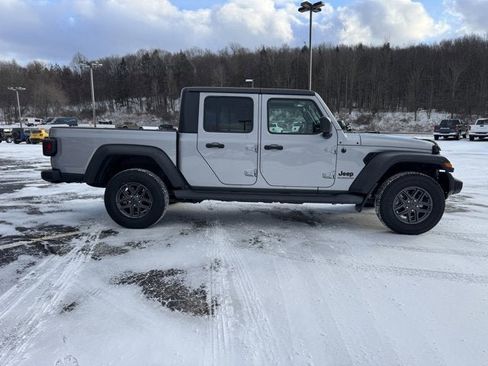 Used 2020 Jeep Gladiator Sport w/ Quick Order Package 24S image 6