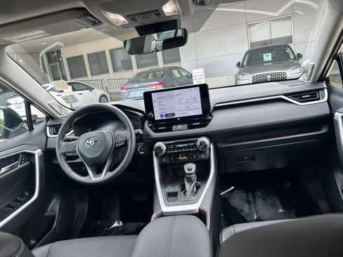 Used 2025 Toyota RAV4 Limited FWD image 18