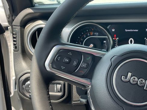 Used 2023 Jeep Gladiator Overland w/ Cold Weather Group AWD/4WD image 26