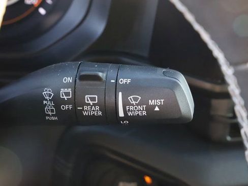 Used 2025 Jeep Wrangler Sahara image 34