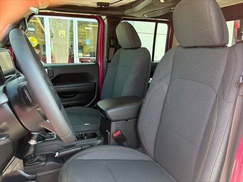 Certified 2024 Jeep Gladiator Sport AWD/4WD image 15