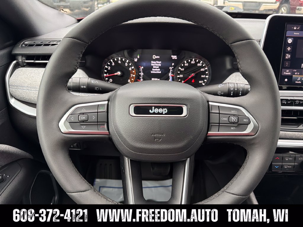 Used 2025 Jeep Compass Latitude w/ Sun & Sound Group AWD/4WD image 14