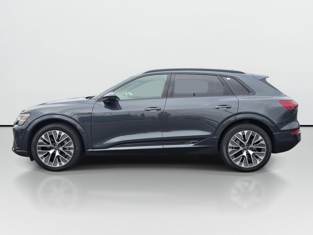 Used 2024 Audi Q8 e-tron Prestige w/ Prestige Package AWD/4WD image 2