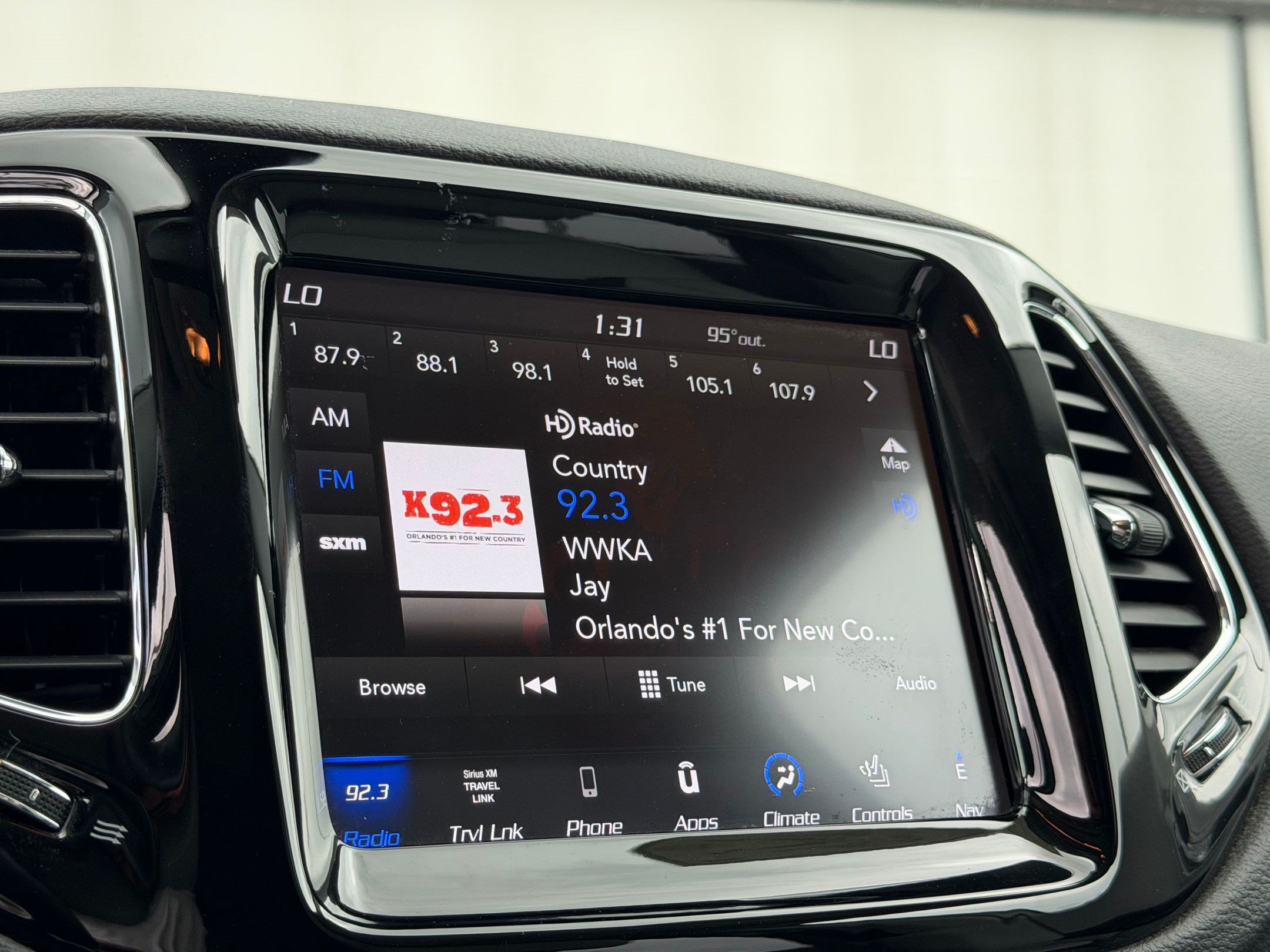 Used 2018 Jeep Compass Limited w/ Navigation Group AWD/4WD image 24