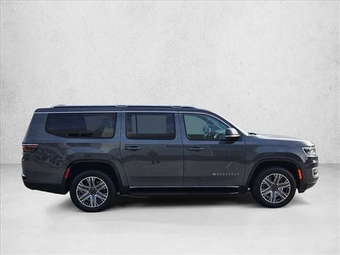 Used 2024 Jeep Wagoneer L Series II w/ Flexible Seating Group RWD image 4