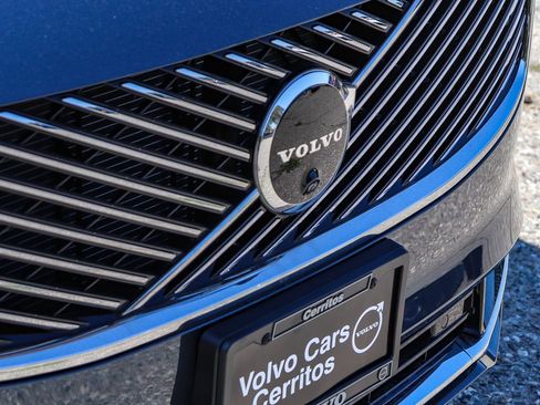 New 2025 Volvo XC90 B5 Plus w/ Protection Package Premier image 5