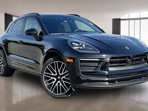 Used 2025 Porsche Macan image 3