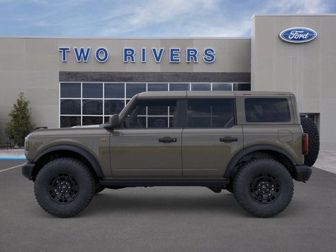 New 2026 Ford Bronco Badlands image 3