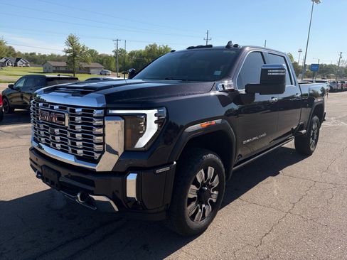 Used 2024 GMC Sierra 2500 Denali w/ Denali Reserve Package AWD/4WD image 17