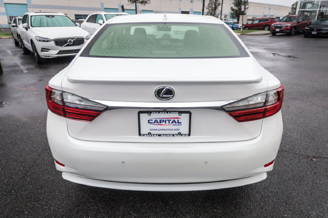 Used 2016 Lexus ES 300h w/ Luxury Package w/Wood Trim FWD image 19