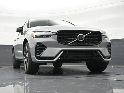 New 2025 Volvo XC60 T8 Plus w/ Protection Package Premier AWD/4WD image 28