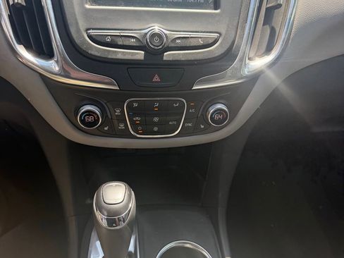Used 2018 Chevrolet Equinox LT FWD image 10