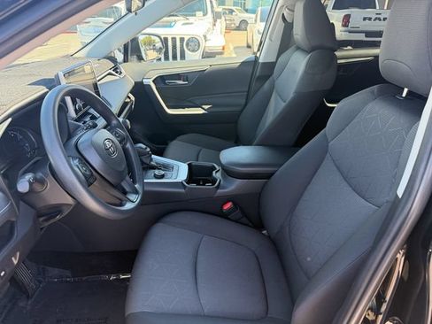 Used 2025 Toyota RAV4 XLE AWD/4WD image 12