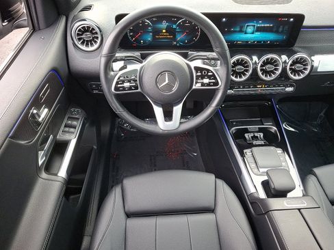 Certified 2022 Mercedes-Benz GLB 250 4MATIC image 11