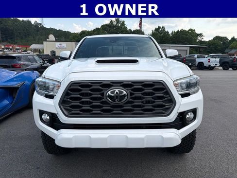 Used 2020 Toyota Tacoma TRD Sport AWD/4WD image 2