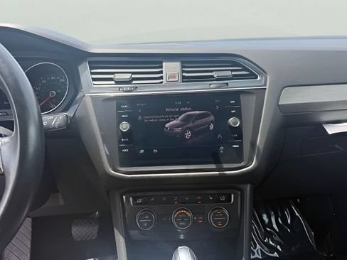 Used 2018 Volkswagen Tiguan SEL AWD/4WD image 17