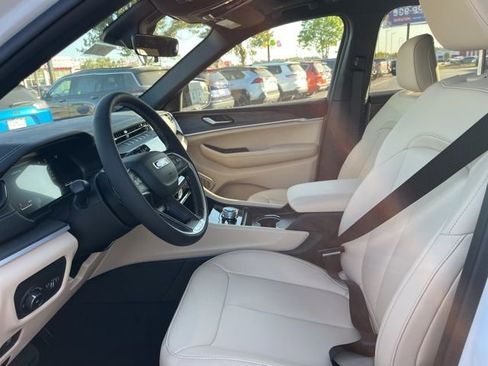 New 2026 Jeep Grand Cherokee L Limited w/ Limited Altitude Package AWD/4WD image 7