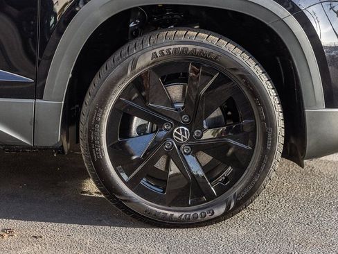 New 2026 Volkswagen Taos SE image 5