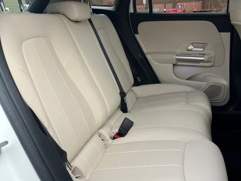 Used 2021 Mercedes-Benz GLA 250 4MATIC image 21